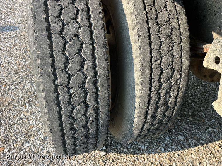 image for item MG9427 1992 White GMC WCM  grain truck