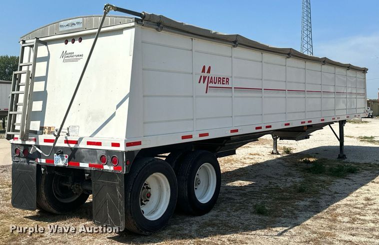 image for item ML9247 2015 Maurer  grain trailer