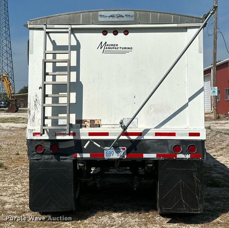 image for item ML9247 2015 Maurer  grain trailer