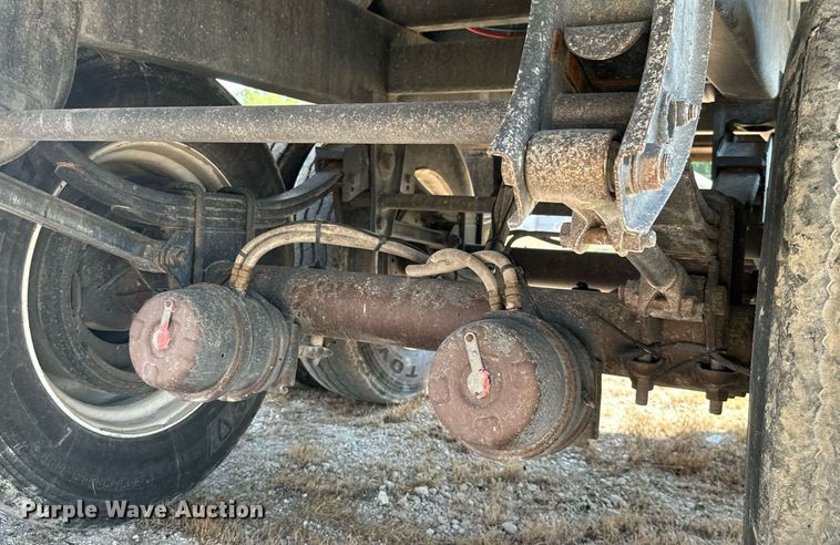 image for item ML9247 2015 Maurer  grain trailer