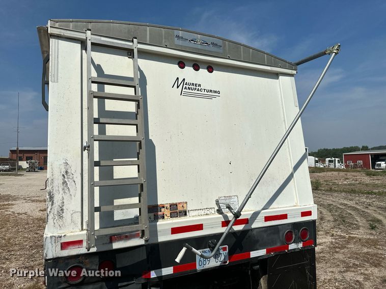 image for item ML9247 2015 Maurer  grain trailer