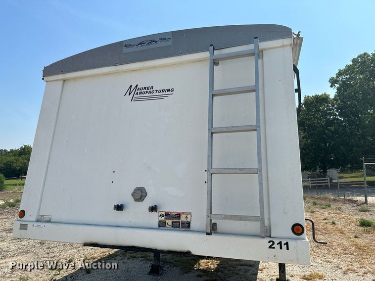 image for item ML9247 2015 Maurer  grain trailer