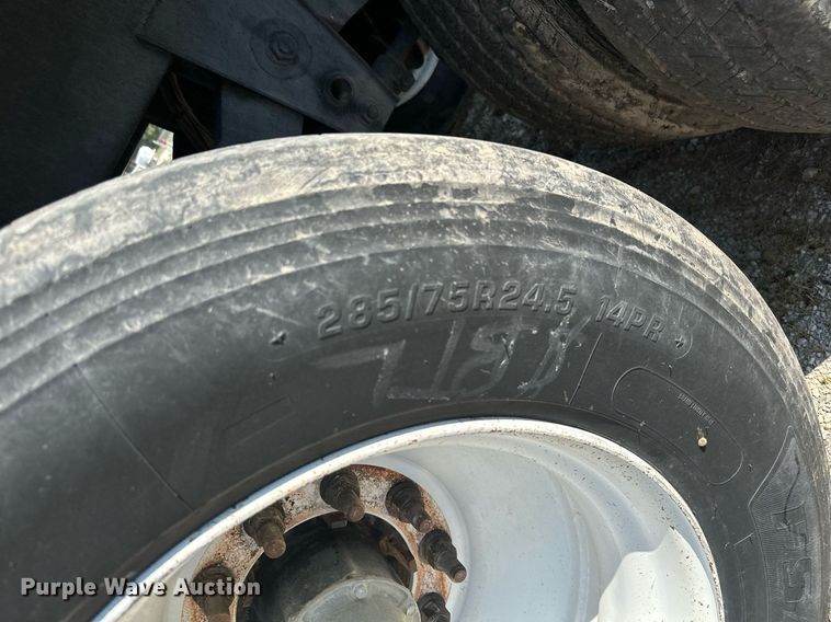 image for item ML9247 2015 Maurer  grain trailer