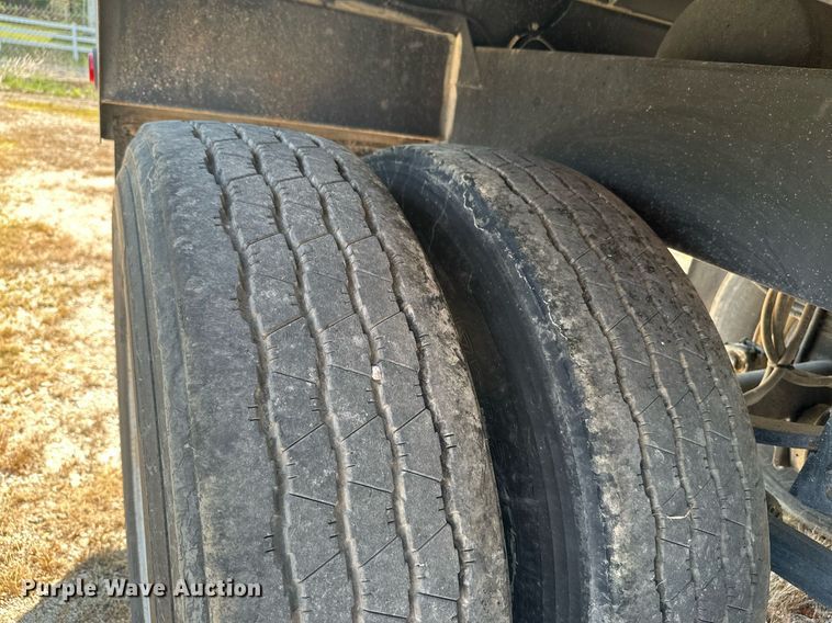 image for item ML9247 2015 Maurer  grain trailer