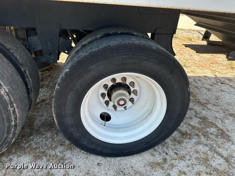 image for item ML9247 2015 Maurer  grain trailer