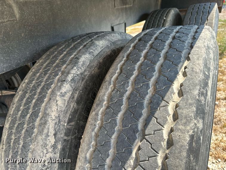 image for item ML9247 2015 Maurer  grain trailer