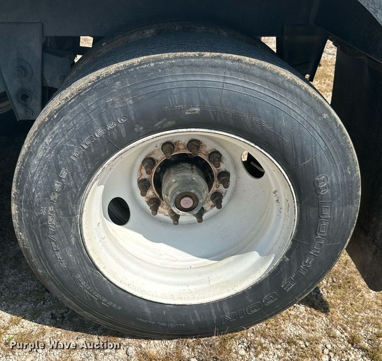 image for item ML9247 2015 Maurer  grain trailer