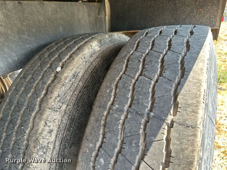 image for item ML9247 2015 Maurer  grain trailer