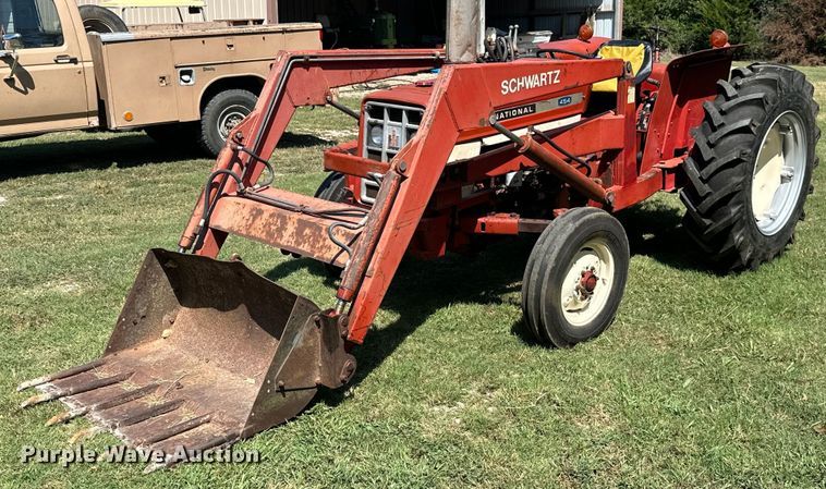 image for item ML9263 1973 International 454  MFWD tractor