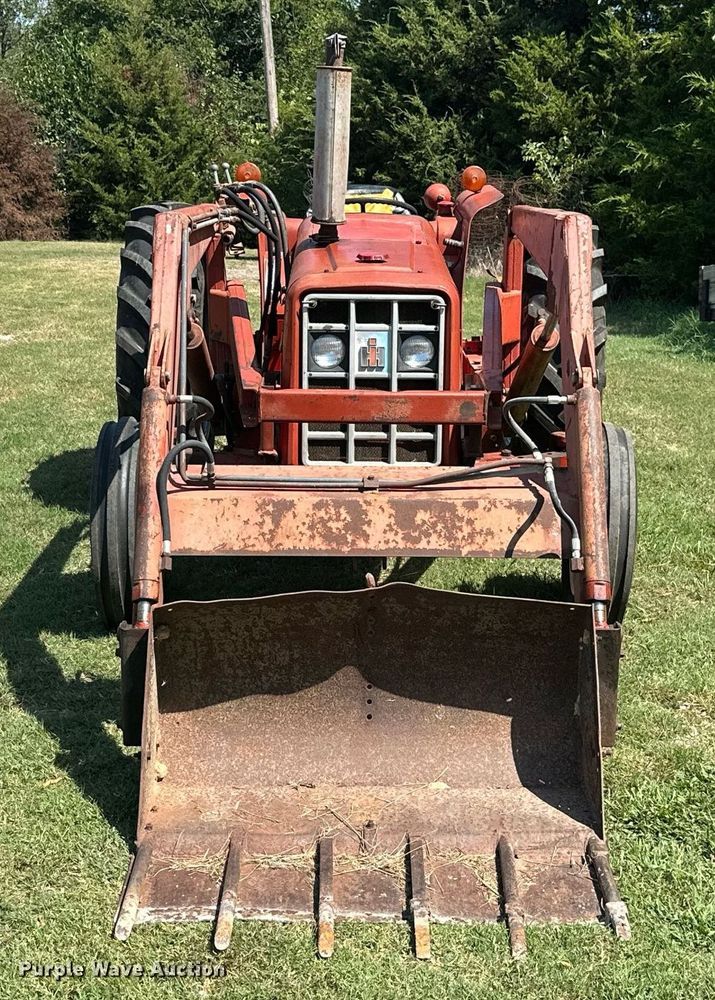 image for item ML9263 1973 International 454  MFWD tractor