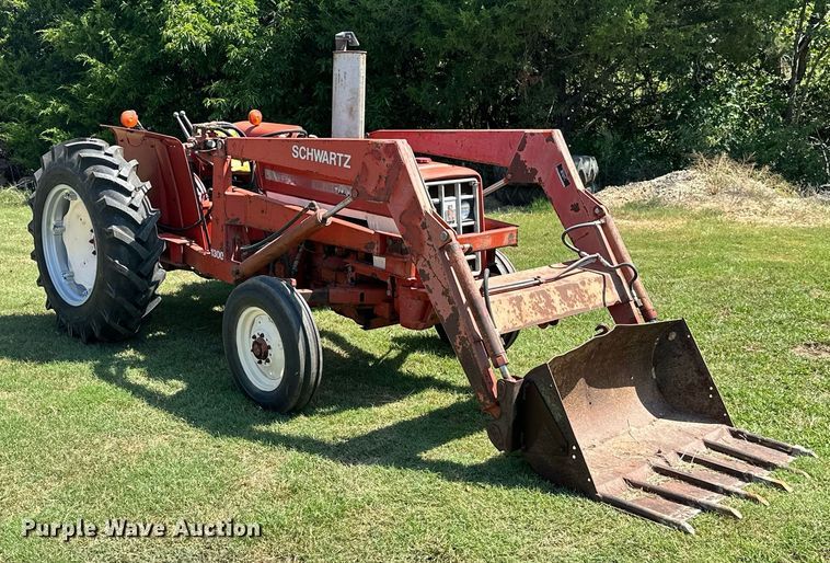 image for item ML9263 1973 International 454  MFWD tractor