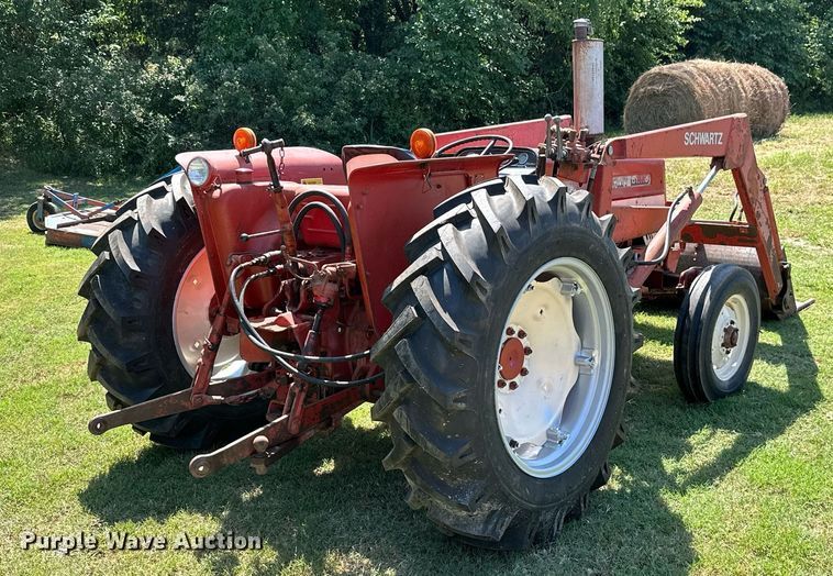 image for item ML9263 1973 International 454  MFWD tractor