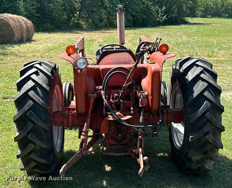 image for item ML9263 1973 International 454  MFWD tractor