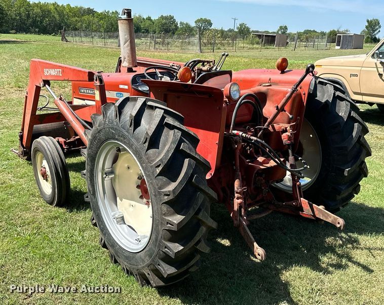 image for item ML9263 1973 International 454  MFWD tractor