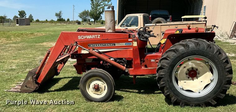 image for item ML9263 1973 International 454  MFWD tractor