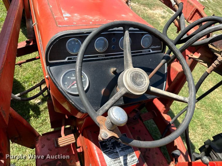 image for item ML9263 1973 International 454  MFWD tractor