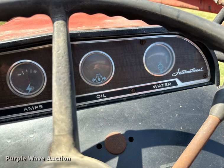 image for item ML9263 1973 International 454  MFWD tractor