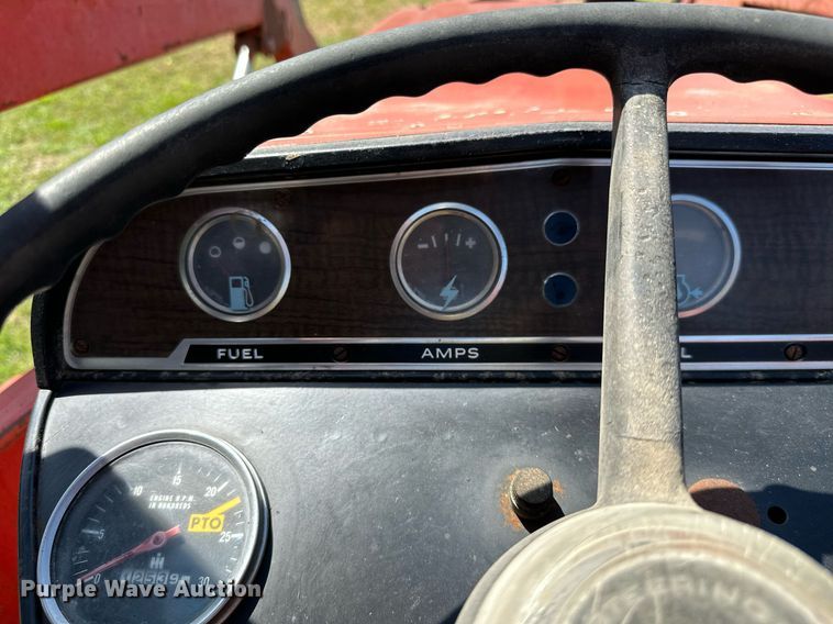 image for item ML9263 1973 International 454  MFWD tractor