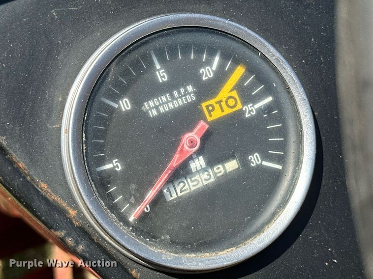 image for item ML9263 1973 International 454  MFWD tractor