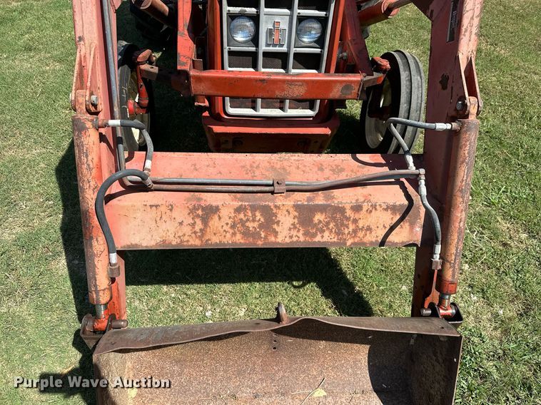 image for item ML9263 1973 International 454  MFWD tractor