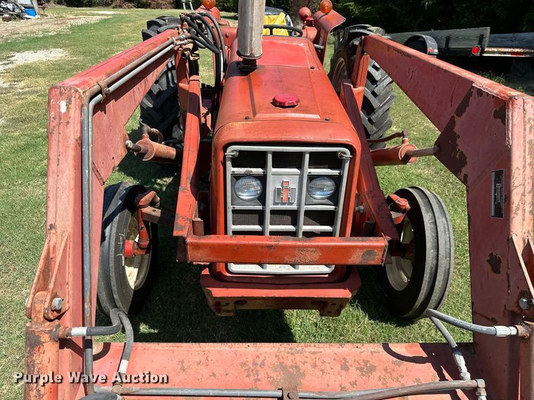 image for item ML9263 1973 International 454  MFWD tractor