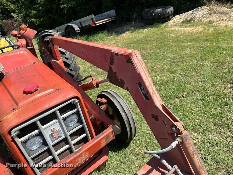 image for item ML9263 1973 International 454  MFWD tractor