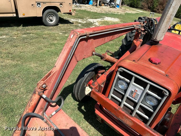 image for item ML9263 1973 International 454  MFWD tractor