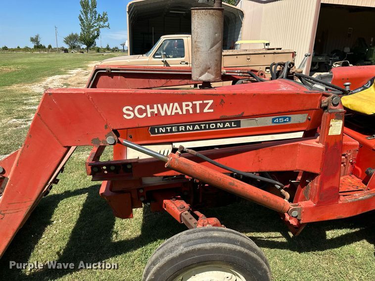 image for item ML9263 1973 International 454  MFWD tractor