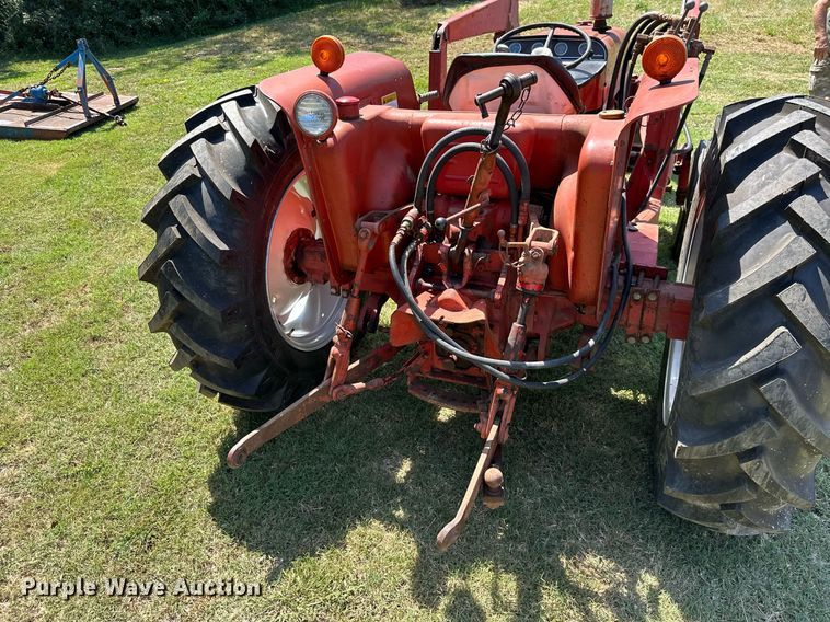 image for item ML9263 1973 International 454  MFWD tractor