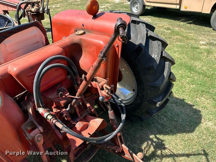 image for item ML9263 1973 International 454  MFWD tractor