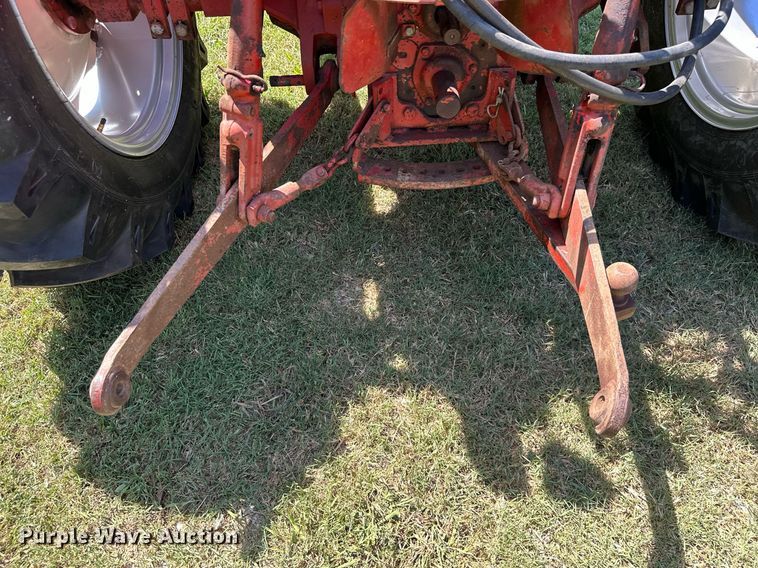 image for item ML9263 1973 International 454  MFWD tractor