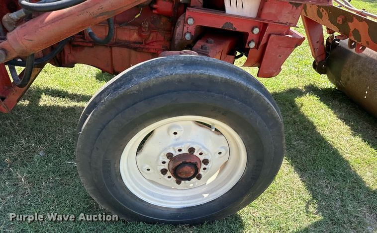image for item ML9263 1973 International 454  MFWD tractor