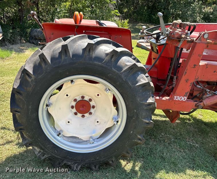 image for item ML9263 1973 International 454  MFWD tractor