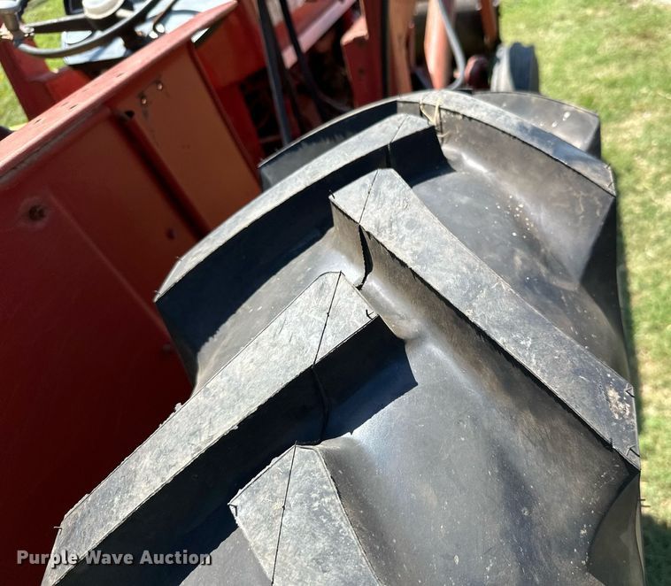 image for item ML9263 1973 International 454  MFWD tractor