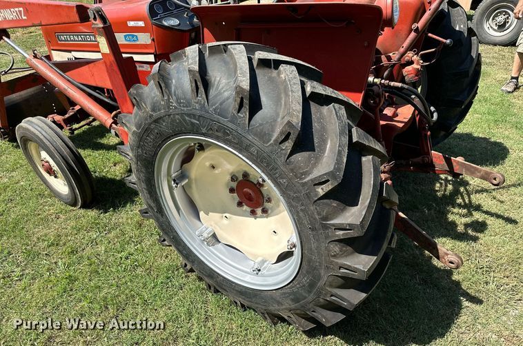 image for item ML9263 1973 International 454  MFWD tractor