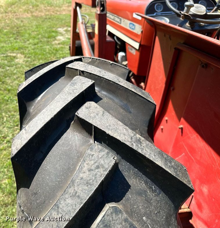 image for item ML9263 1973 International 454  MFWD tractor