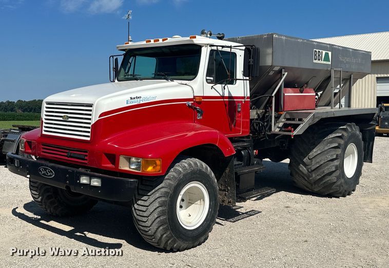 image for item ML9268 2000 International Turbo Easy Rider  applicator truck