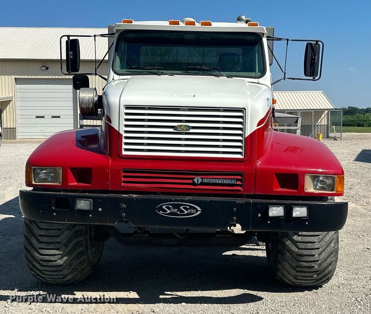 image for item ML9268 2000 International Turbo Easy Rider  applicator truck