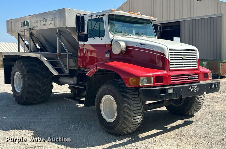 image for item ML9268 2000 International Turbo Easy Rider  applicator truck