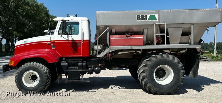 image for item ML9268 2000 International Turbo Easy Rider  applicator truck