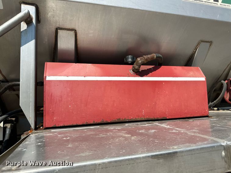 image for item ML9268 2000 International Turbo Easy Rider  applicator truck