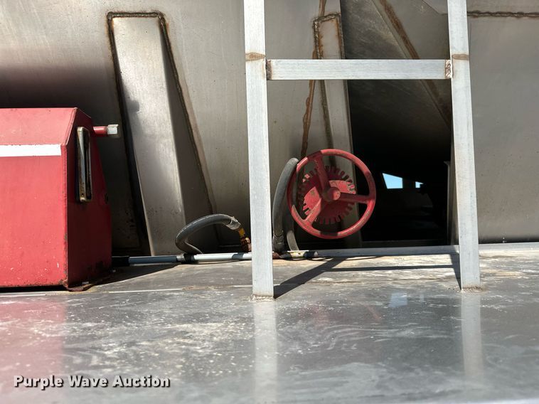 image for item ML9268 2000 International Turbo Easy Rider  applicator truck