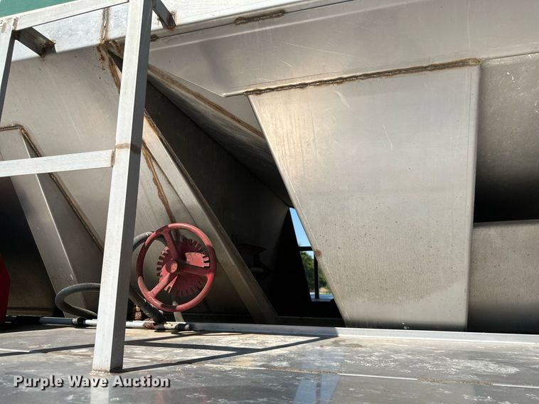 image for item ML9268 2000 International Turbo Easy Rider  applicator truck