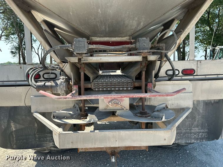 image for item ML9268 2000 International Turbo Easy Rider  applicator truck