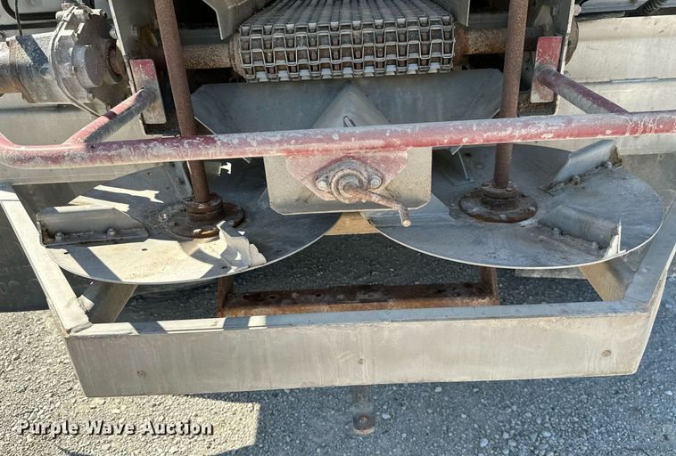 image for item ML9268 2000 International Turbo Easy Rider  applicator truck