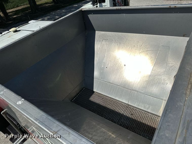 image for item ML9268 2000 International Turbo Easy Rider  applicator truck