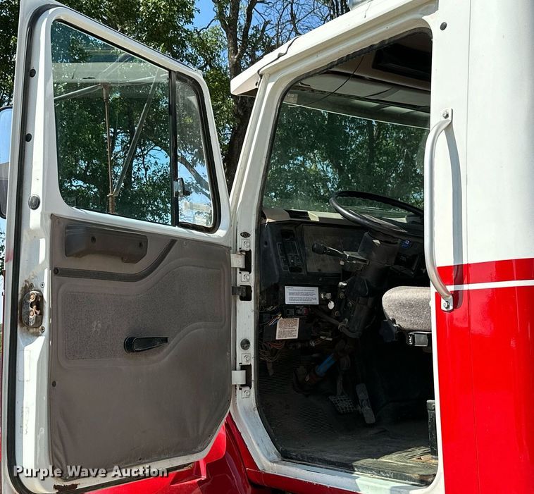 image for item ML9268 2000 International Turbo Easy Rider  applicator truck