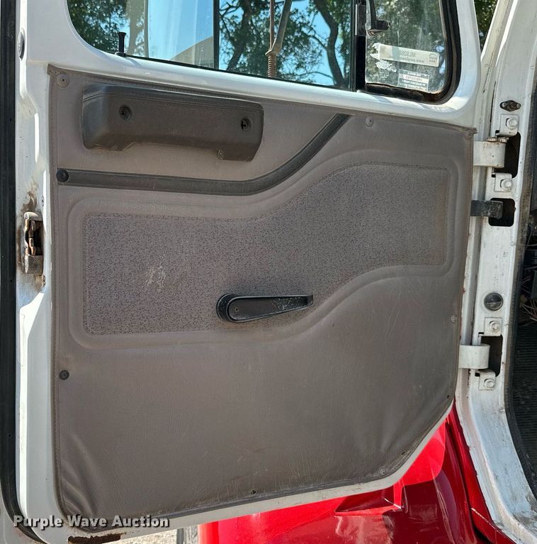 image for item ML9268 2000 International Turbo Easy Rider  applicator truck