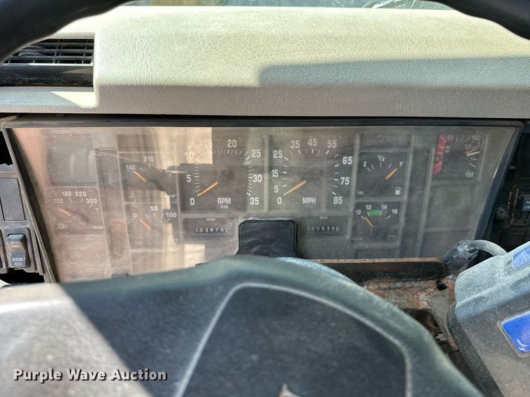 image for item ML9268 2000 International Turbo Easy Rider  applicator truck