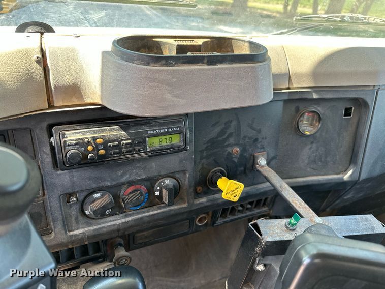 image for item ML9268 2000 International Turbo Easy Rider  applicator truck